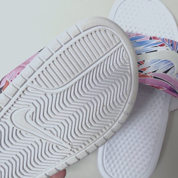 NIKE SLIDES womans sz 7 - Picture 2 of 4